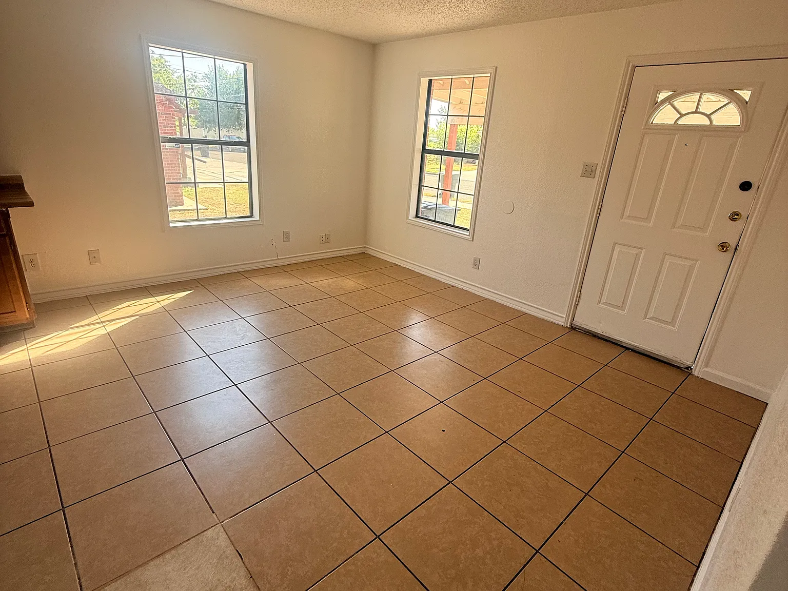 4 bed, 1200 sqft, $1,200 — Photo 3