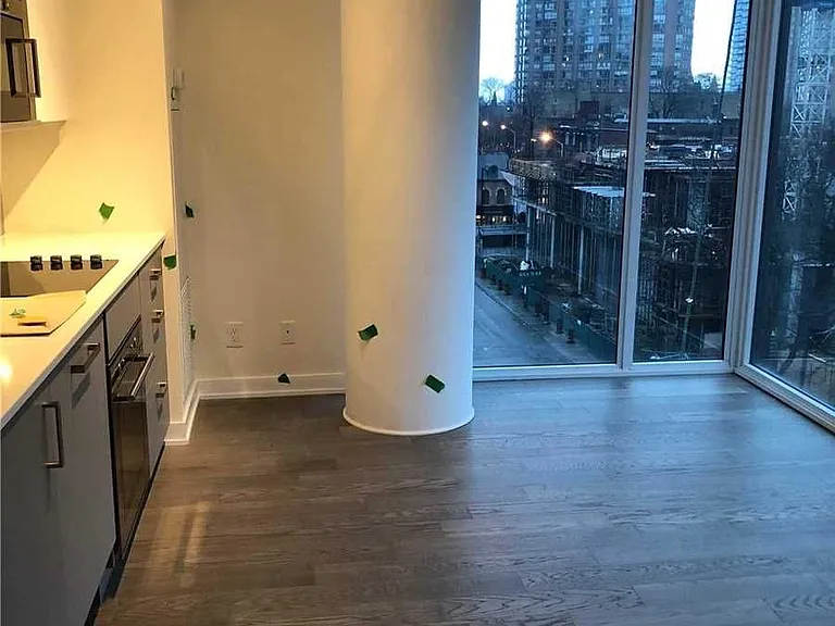 17 Dundonald St #502 — Photo 7