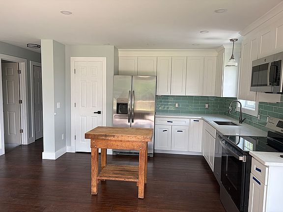 3rd image of 323 Longview Ave