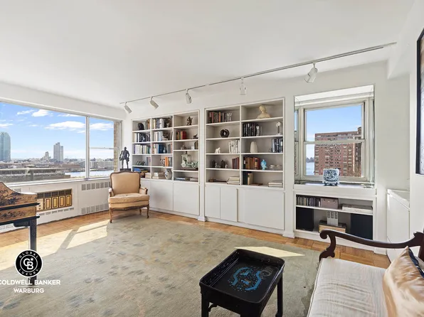 35 Sutton Place 11A image 2 of 10
