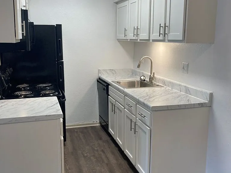 Quail Hollow Apartments — Photo 29