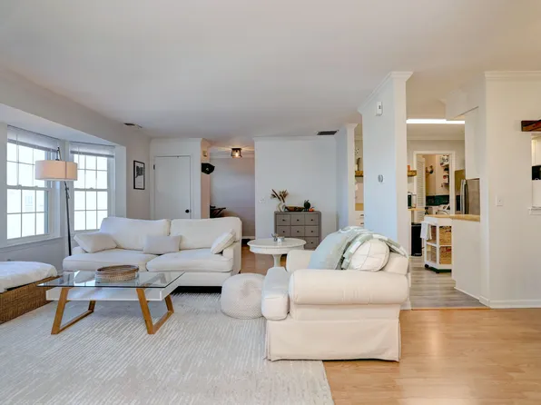 50 Greenview Ln, Milford, CT 06461