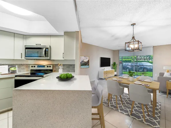 8215 Lake Dr #101, Doral, FL 33166