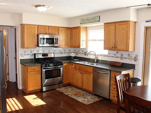 4th image of 2885 Lexington Dr