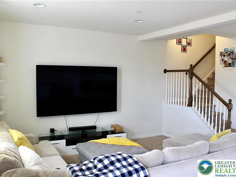 260 Snapdragon Way — Photo 3