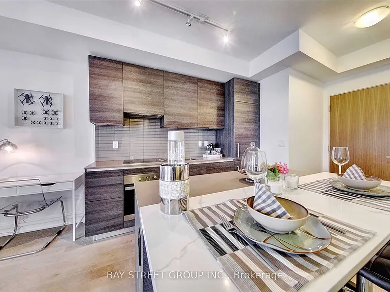 200 Bloor St W #1409 — Photo 29