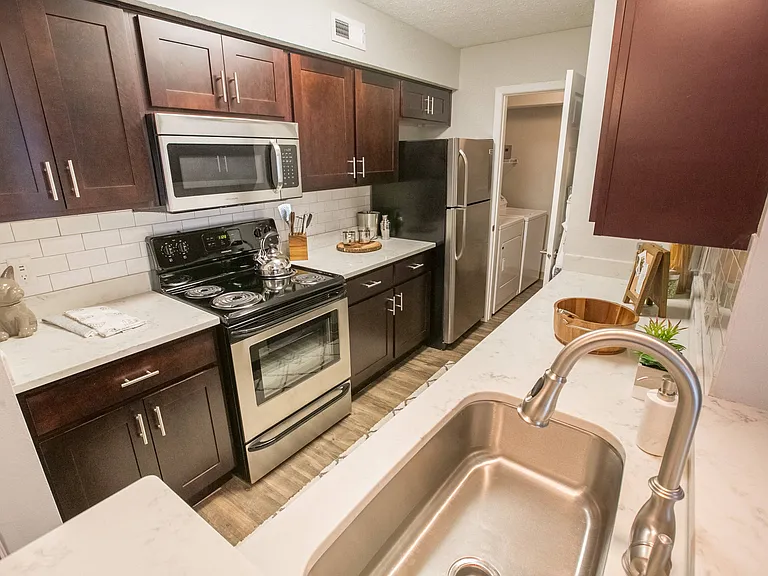 Hunter's Chase Apartments — Photo 15