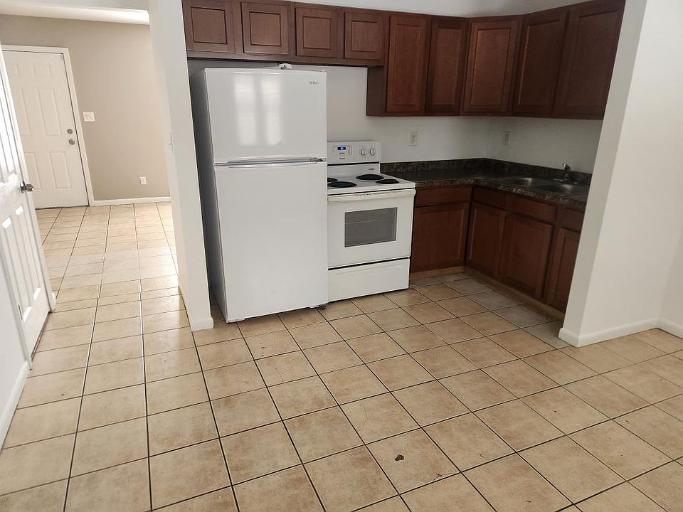 1st image of 540 Greenwood Dr