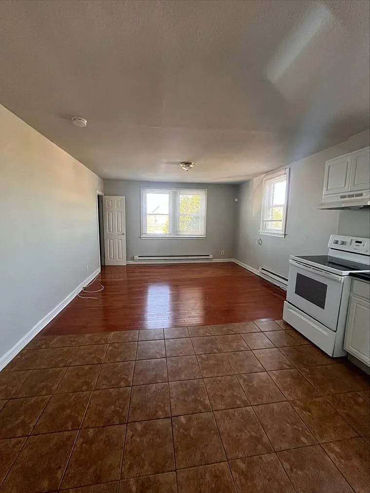 1 bed, $1,100 — Photo 2