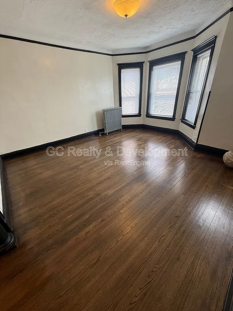 Building Photo - 1452 E Marquette Rd #3
