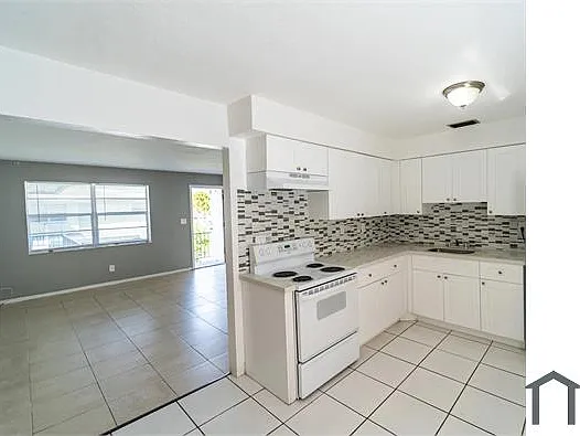 3721 SW 60th Ter — Photo 10