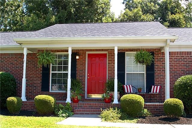 1st image of 402 Eisenhower Dr