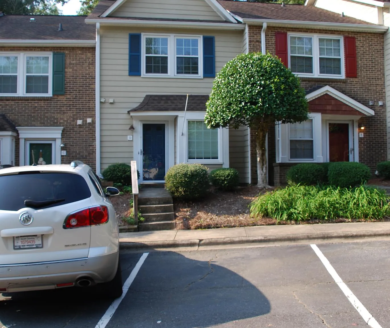 2 bed, 2.5 bath, 1058 sqft, $1,650 — Photo 2