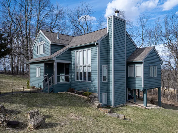 4 Cinnabar Ln, Galena, IL 61036