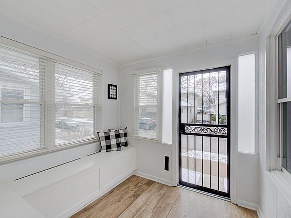 3rd image of 854 Carpenter Ave
