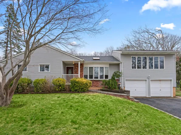 1031 Westminster Avenue, Dix Hills, NY 11746