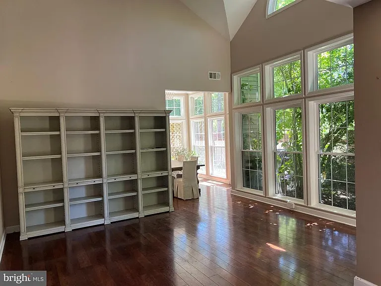 1 Cromwell Ct — Photo 3