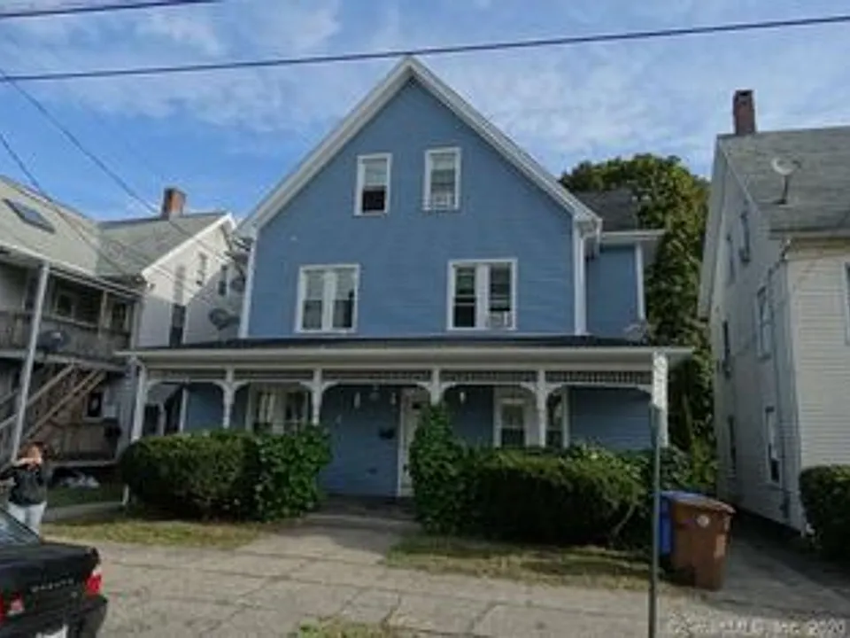 571-573 Howe Ave