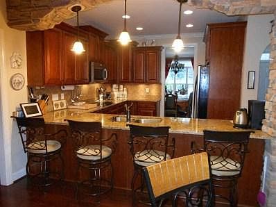 3rd image of 115 Glenmoor Dr