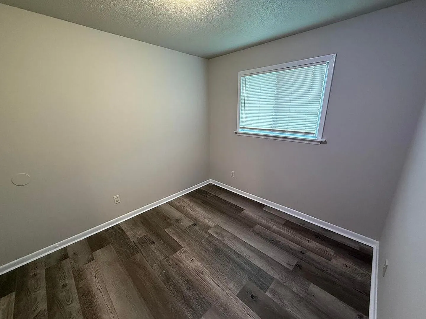 2 bedroom, 1 bath — Photo 3