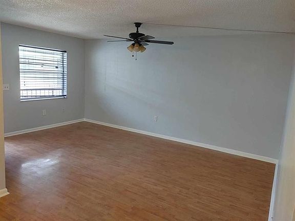 4th image of 2302 Sunrise Blvd #205