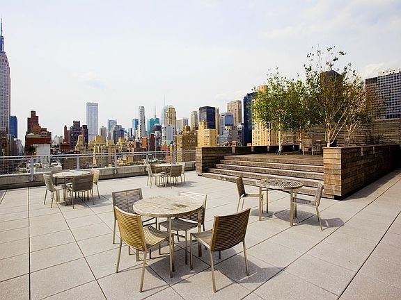 3rd image of 225 E 34th St APT 21G