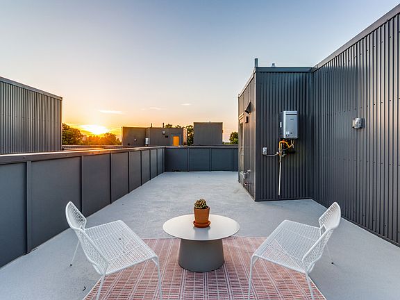 4th image of 2124 N Prairie Ave #Lvvnw2