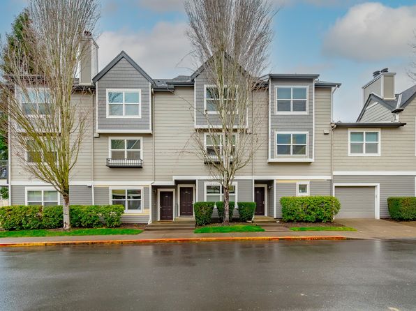 728 SE Fairwinds Loop