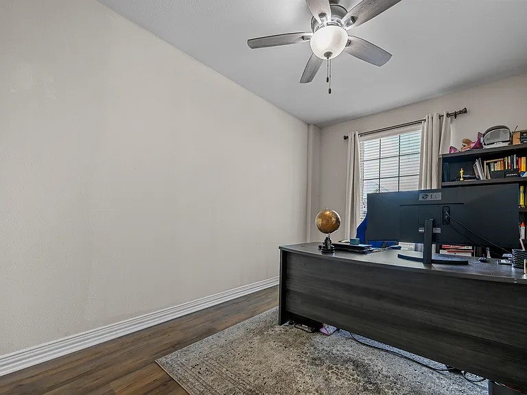 622 Newchester Dr — Photo 5