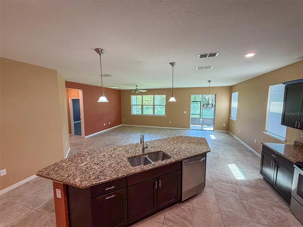4 bed, 3.0 bath, 2115 sqft, $3,300 — Photo 3