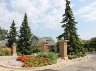 1247 Willowgate Ln, St Charles, IL 60174