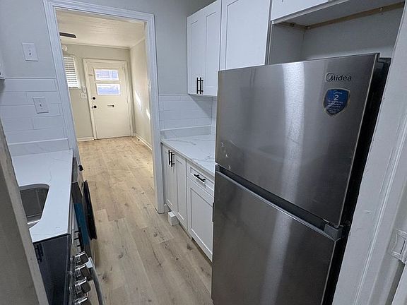 4th image of 717 Chestnut St APT E
