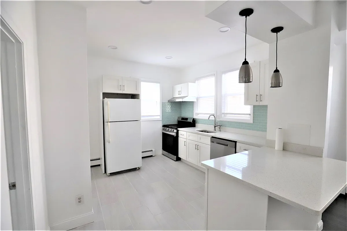 Building Photo - 96 Washington St #1