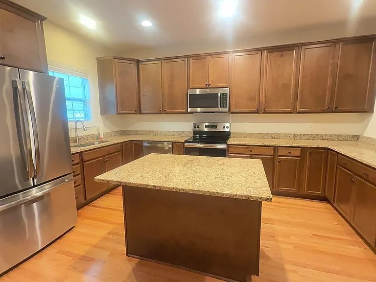 2402 Winthrop Dr — Photo 4