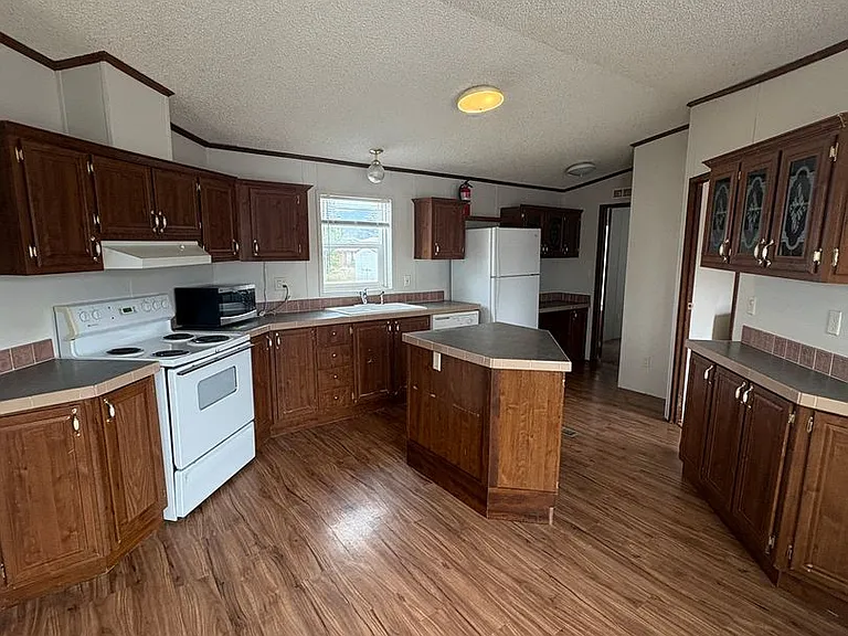 306 White Oak Dr — Photo 1