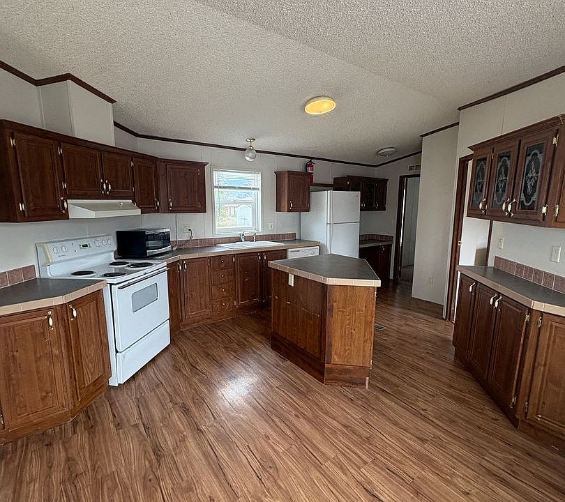1st image of 306 White Oak Dr