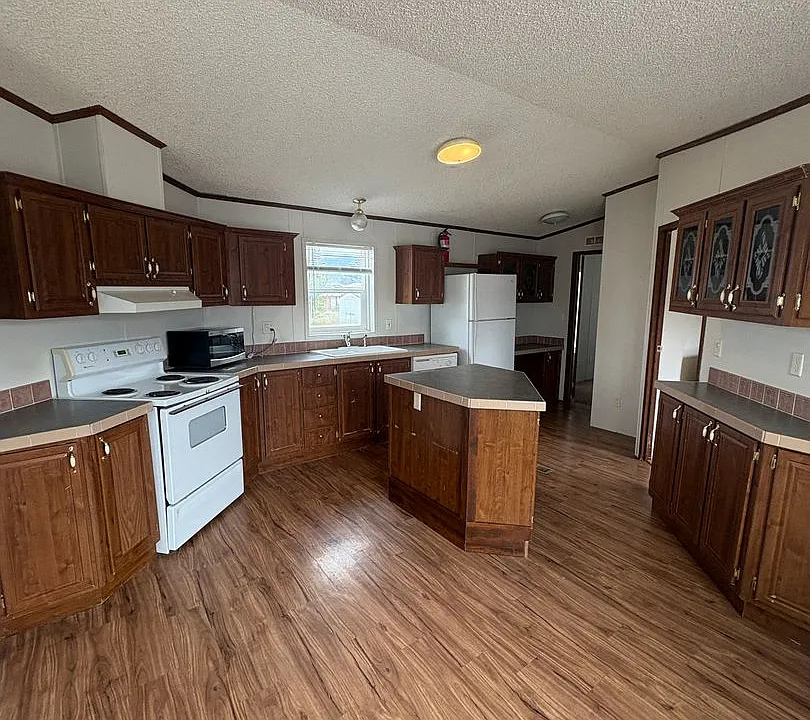 306 White Oak Dr
