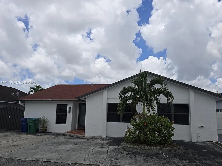740 SW 99th Court Cir S — Photo 1