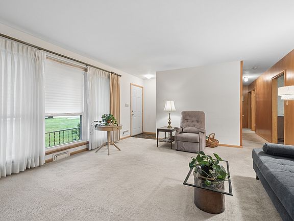 3rd image of 365 De Paul Ct