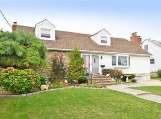 2460 Babylon St, Wantagh, NY 11793
