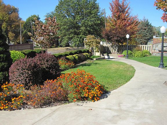 Front Garden area : A 50 X 75 foot garden is part of this property