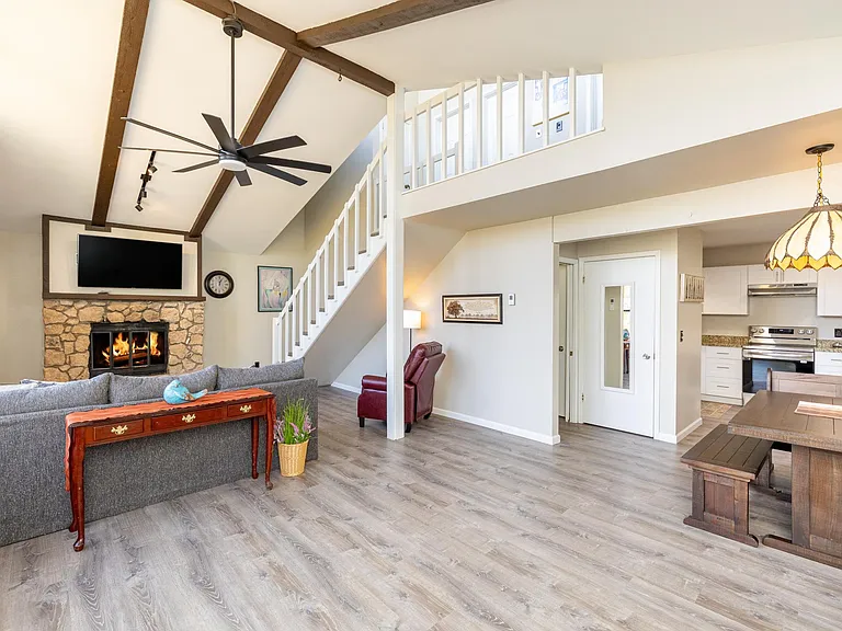 2335 N Oakmont Dr — Photo 3