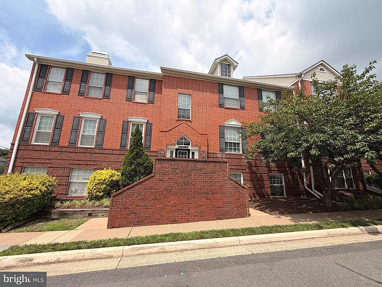 666 Gateway Dr SE #501 — Photo 6