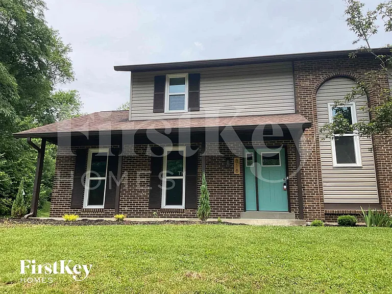 816 Broadview Dr — Photo 2