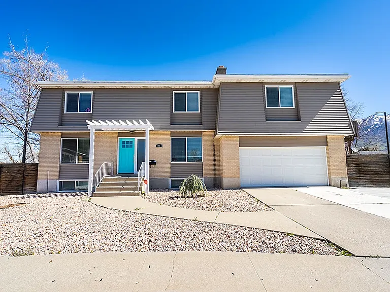 2063 E Kane Cir — Photo 1