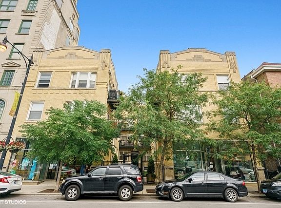 2nd image of 2547 N Clark St APT 1S