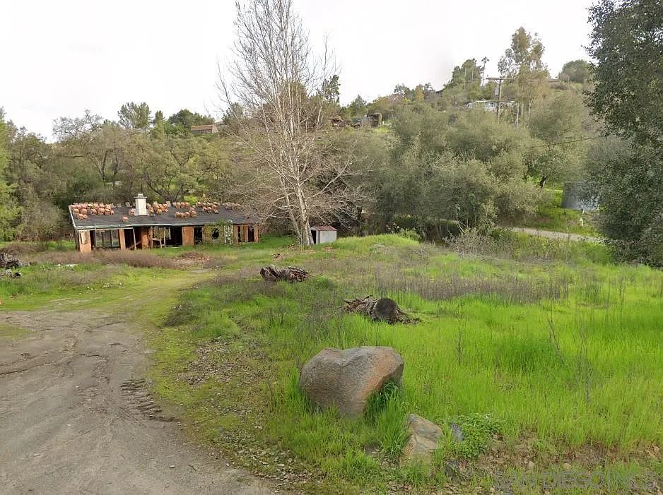 2nd image of 865 N Glen Oaks Dr