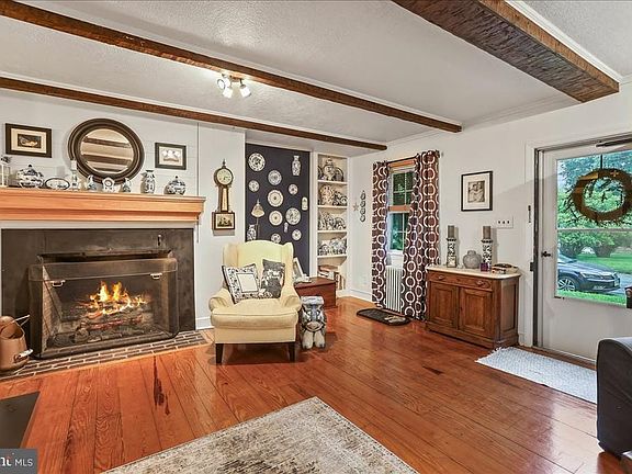 2nd image of 3 Woodbury Rd