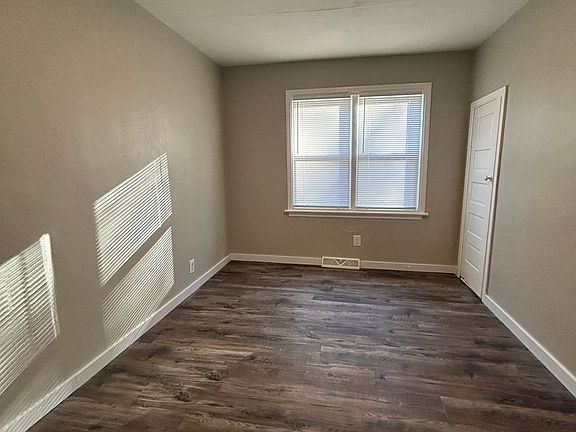 5th image of 2223 W 11th St