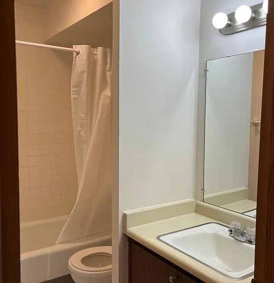 2 Bedroom 1.5 Bathroom (D) Full Bathroom